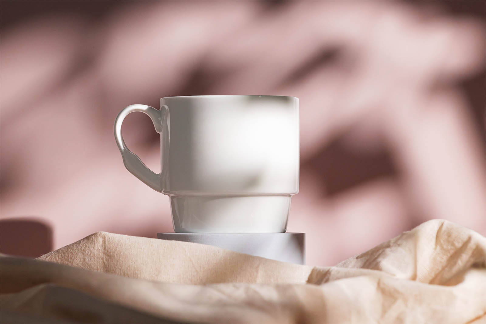 Free mug mockup with shadows on the background