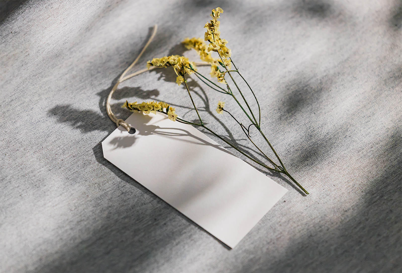 Label tag with dried flower mockup