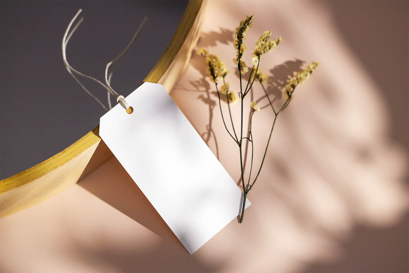 Label tag with the mirror mockup